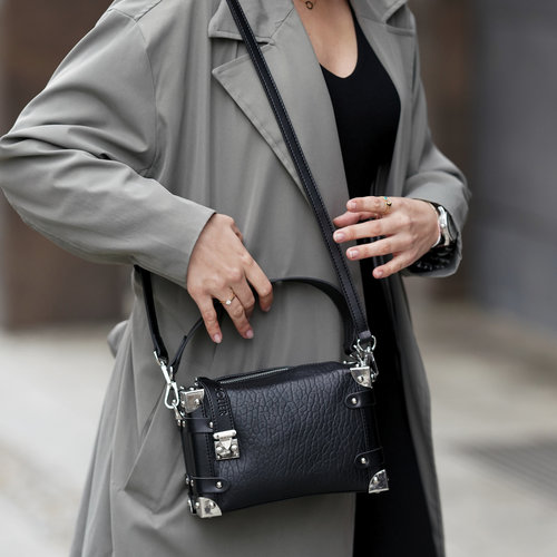 Skórzana mała torebka damska na ramię listonoszka FL43 Nessa czarna