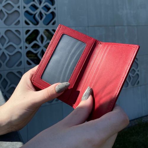 Portfel na karty elegancki skórzany cardholder czerwony Solier SW45 RED