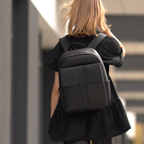 Skórzany elegancki plecak na laptopa 13" FV04 Rimelle czarny