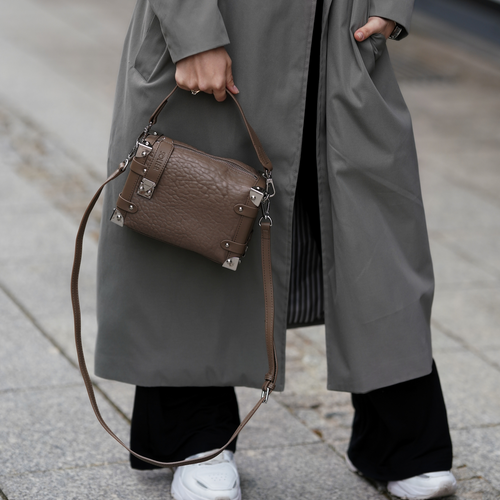 Skórzana mała torebka damska na ramię listonoszka Solier FL43 Nessa cappucino