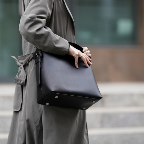 Skórzana torebka damska z klamrą Solier FL44 Elara czarna