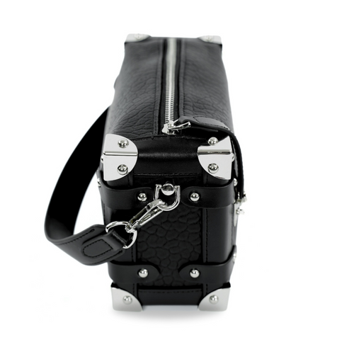 Skórzana mała torebka damska na ramię listonoszka FL43 Nessa czarna