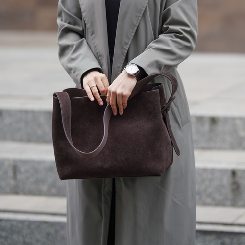 Skórzana zamszowa ciemno brązowa torba shopper z regulowanym paskiem Solier FL38 Sienna