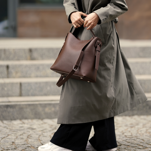 Skórzana torebka damska z klamrą Solier FL44 Elara ciemny brąz