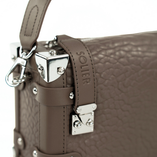 Skórzana mała torebka damska na ramię listonoszka Solier FL43 Nessa cappucino