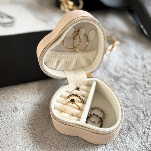 Personalizowana szkatułka na biżuterię w kształcie serca - ciemny beż