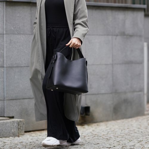 Skórzana torebka damska z klamrą Solier FL44 Elara czarna