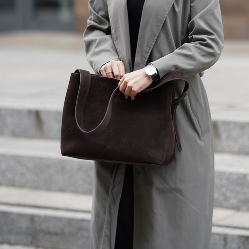 Skórzana zamszowa ciemno brązowa torba shopper z regulowanym paskiem Solier FL38 Sienna