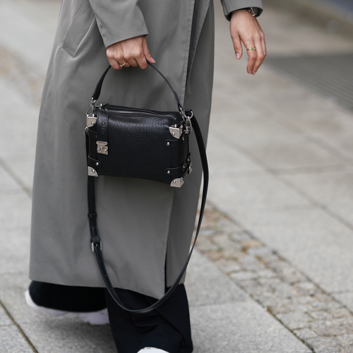 Skórzana mała torebka damska na ramię listonoszka FL43 Nessa czarna