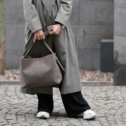 Skórzana zamszowa szara torba shopper z regulowanym paskiem Solier FL38 Sienna