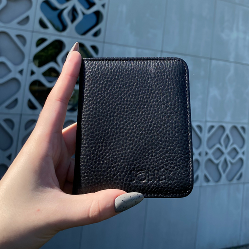 Czarny portfel z naturalnej skóry kompaktowy model Solier SW50 BLACK