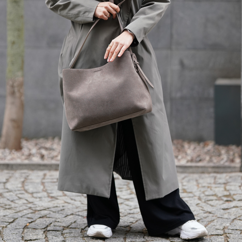 Skórzana zamszowa szara torba shopper z regulowanym paskiem Solier FL38 Sienna