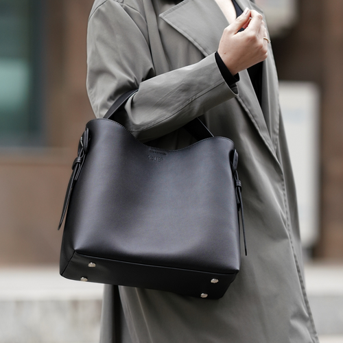 Skórzana torebka damska z klamrą Solier FL44 Elara czarna