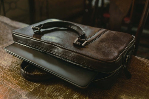 Vegetable tanned laptop bag Solier SL25 dark brown
