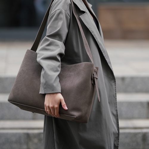 Skórzana zamszowa torba shopper z klamrą na ramię Solier FL39 Maya szara