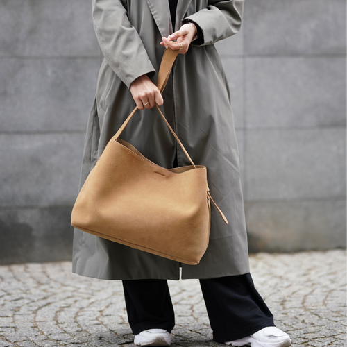 Skórzana zamszowa torba shopper z klamrą na ramię Solier FL39 Maya beżowa