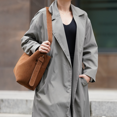 Skórzana zamszowa brązowa torba shopper z regulowanym paskiem Solier FL38 Sienna