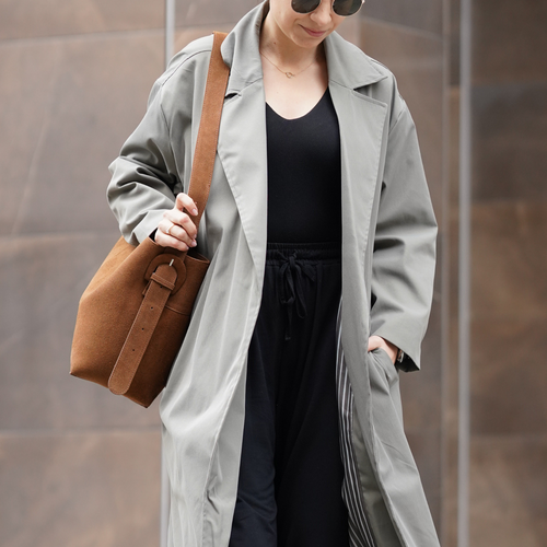 Skórzana zamszowa brązowa torba shopper z regulowanym paskiem Solier FL38 Sienna